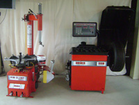 Combo Coats Tire changer & Wheel Balancer.